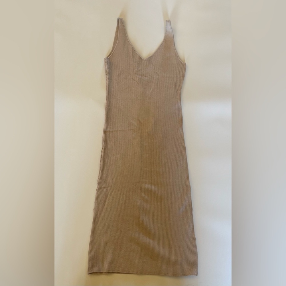 Carmel Backless Dress Medium the Bluivy

LOT A